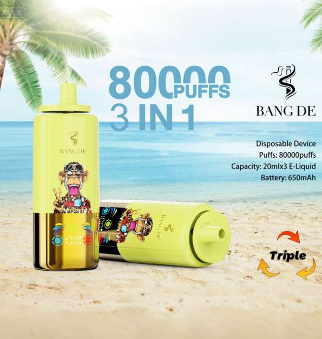 Zwei Einweg-Vaporizer von Bang De mit der Illustration eines Affen-Cartoons stehen an einem Sandstrand, im Hintergrund sind das Meer und Palmen zu sehen, und Produktinformationen, darunter 80.000 Züge und drei Geschmacksrichtungen, sind hervorgehoben.